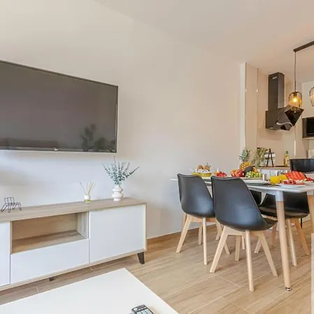 Wonderful Benalbeach Recently Refurbished Apartment Benalmadena