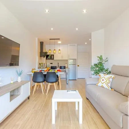 Wonderful Benalbeach Recently Refurbished Apartment Benalmadena